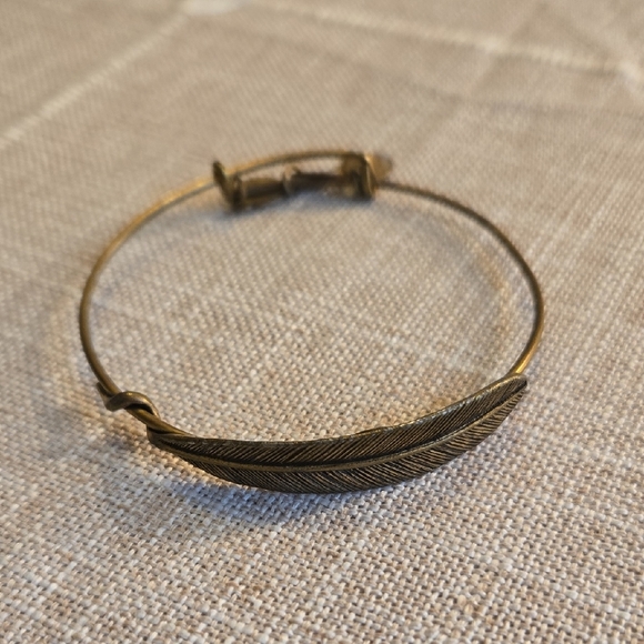 Elegant Gold Feather Alex & Ani Bracelet - Picture 1 of 3